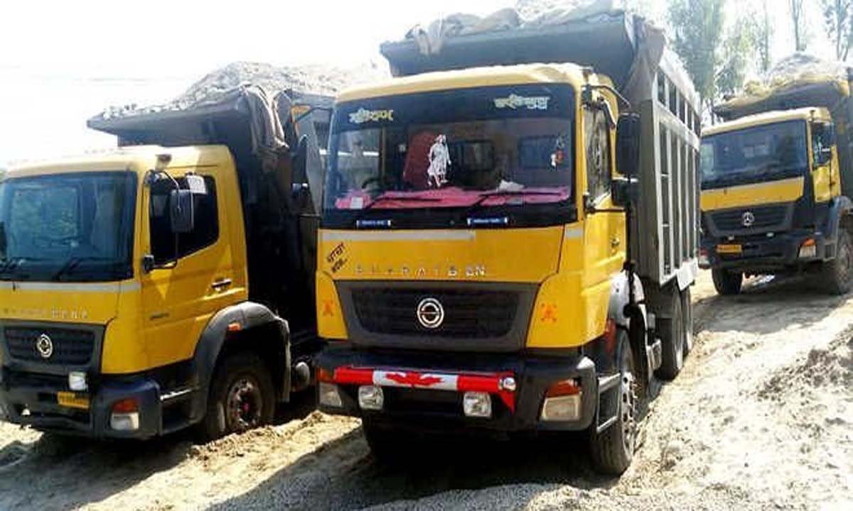 पंजीकरण खोने के लिए अवैध खनन के लिए जब्त किए गए वाहन