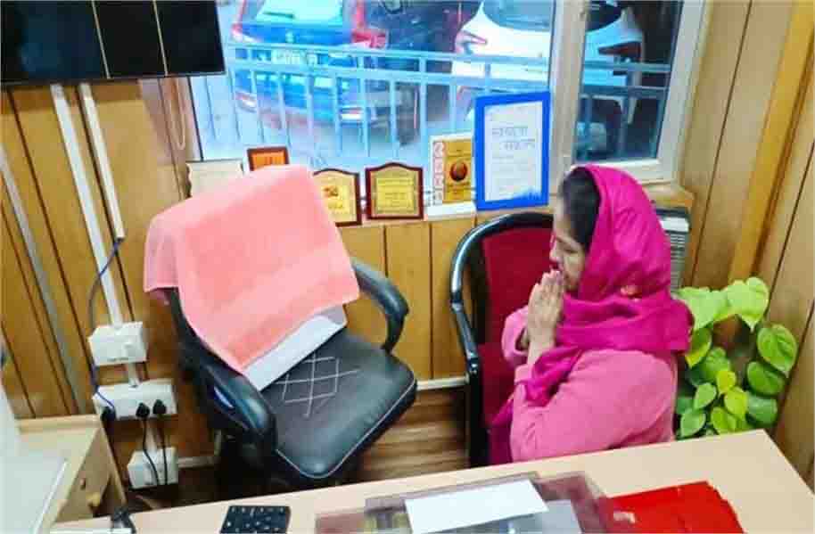 सोलन नगर निगम की नवनिर्वाचित मेयर ऊर्षा शर्मा ने संभाला पदभार