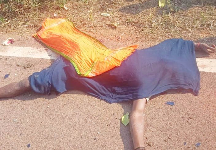 यात्री बस ने रौंदा, ऑन द स्पॉट हुई बाइक सवार की मौत