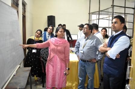 कलेक्टर व पुलिस अधीक्षक ने लाईवलीहुड काॅलेज में लिए जायजा