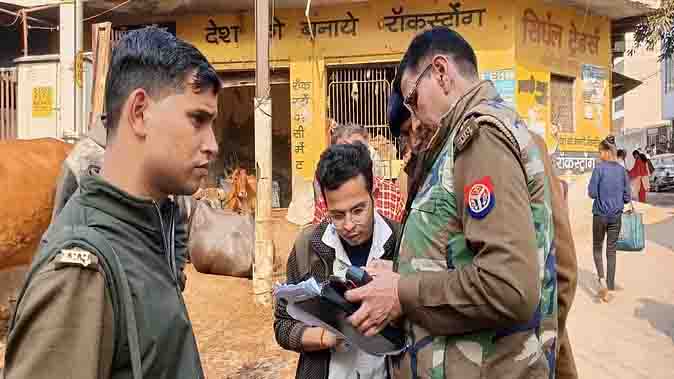 दिनदहाड़े दुकानदार पर बाइक सवार बदमाशों ने ताना तमंचा