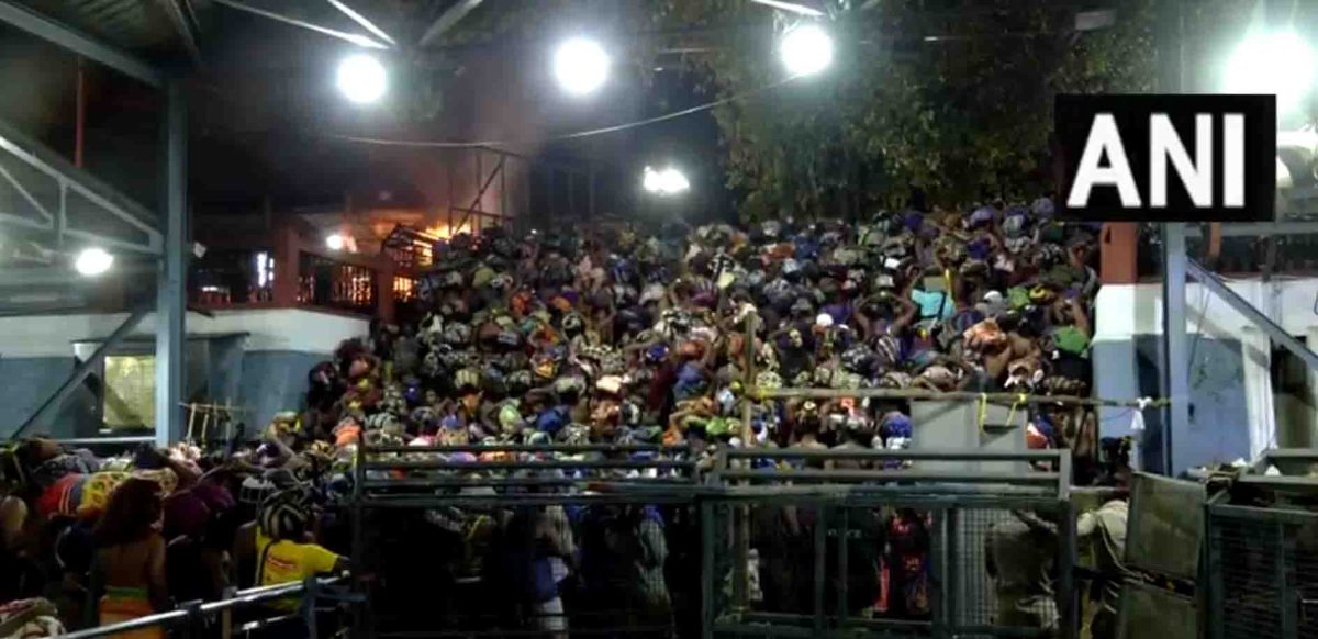 सबरीमाला मंदिर में दर्शन के लिए लोगों की भीड़ उमड़ी