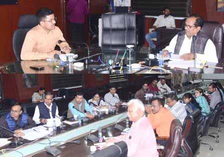 हर घर नल कनेक्शन देने के काम में तेजी लाएं: कलेक्टर