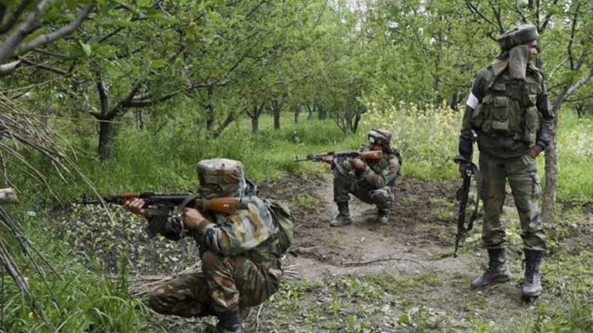 पुलिस और नक्सलियों के बीच मुठभेड़, 6 को गोली लगने की आशंका