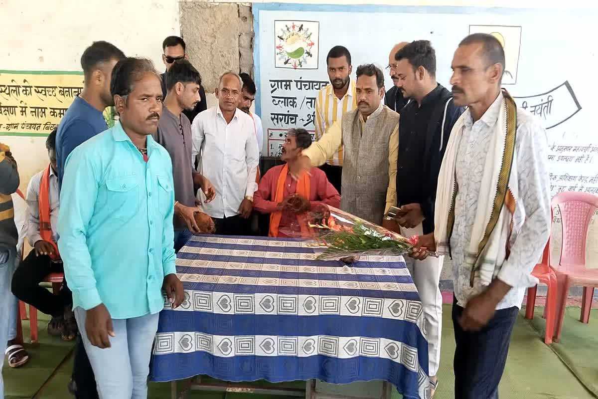 विधायक बने ईश्वर साहू का बिरनपुर गांव में हुआ भव्य स्वागत