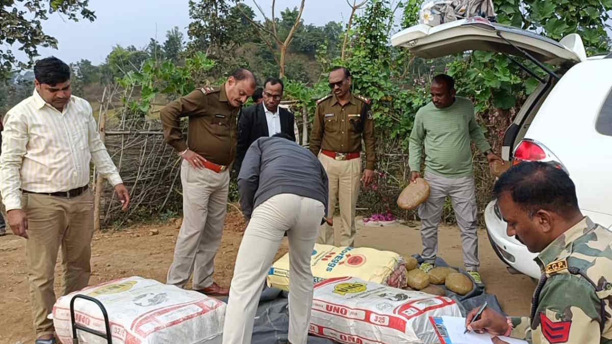 कार से 76 लाख का गांजा जब्त, तस्कर फरार