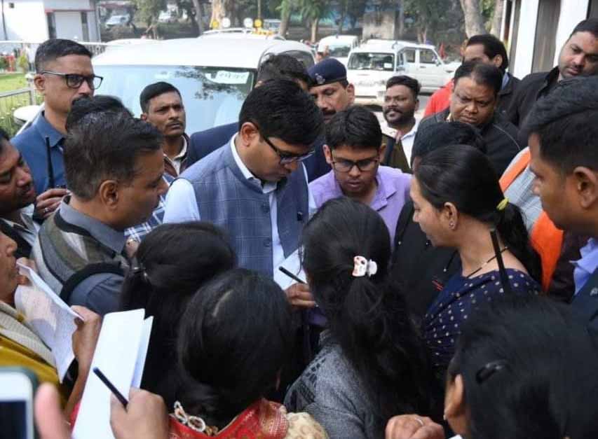 कैबिनेट मंत्री ओपी चौधरी ने की सर्किट हाउस रायगढ़ में आम लोगों से मुलाकात
