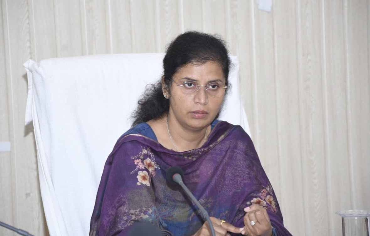 कलेक्टर डॉ सिद्दीकी ने ख़राब मौसम और ठंड से बचने की अपील की
