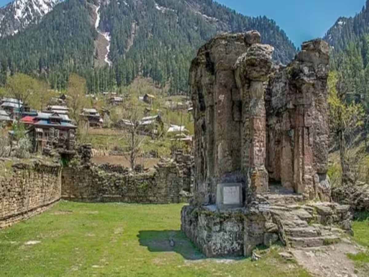 शारदा मंदिर में पाक सेना ने किया कब्जा, भारत से लगाई मदद की गुहार