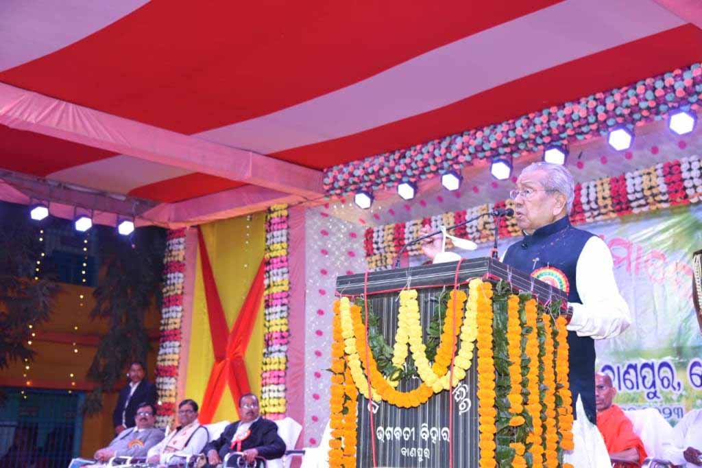 देश की संस्कृति की रक्षा करने के लिए विद्यार्थियों को आगे आना चाहिए: विश्वभूषण हरिचंदन