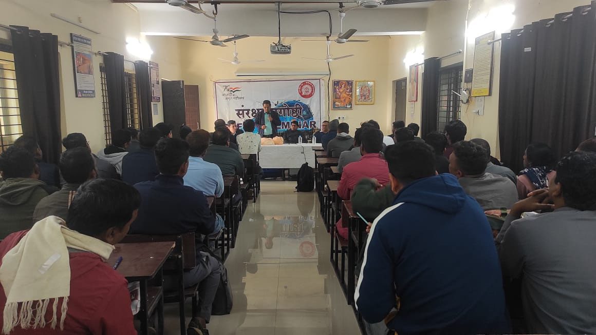 रायपुर रेल मंडल में ट्रेनों के सुरक्षित परिचालन को लेकर हुई बैठक