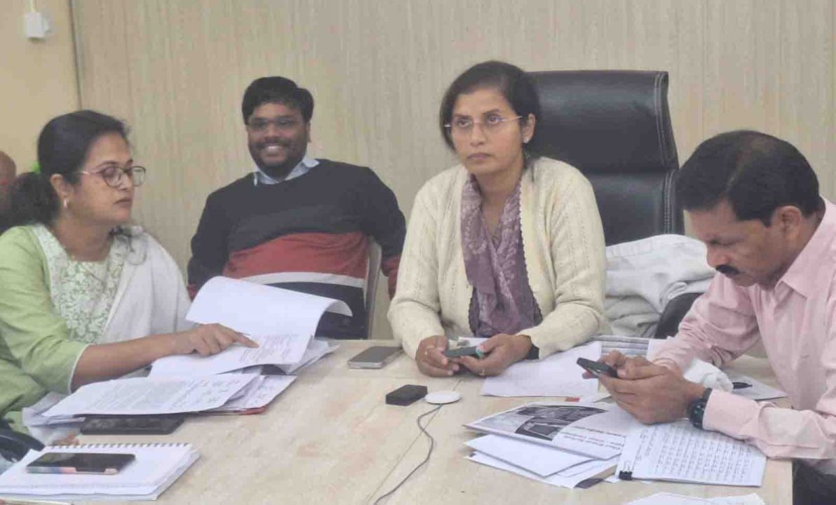 विकसित भारत संकल्प यात्रा की बैठक में शामिल हुईं कलेक्टर