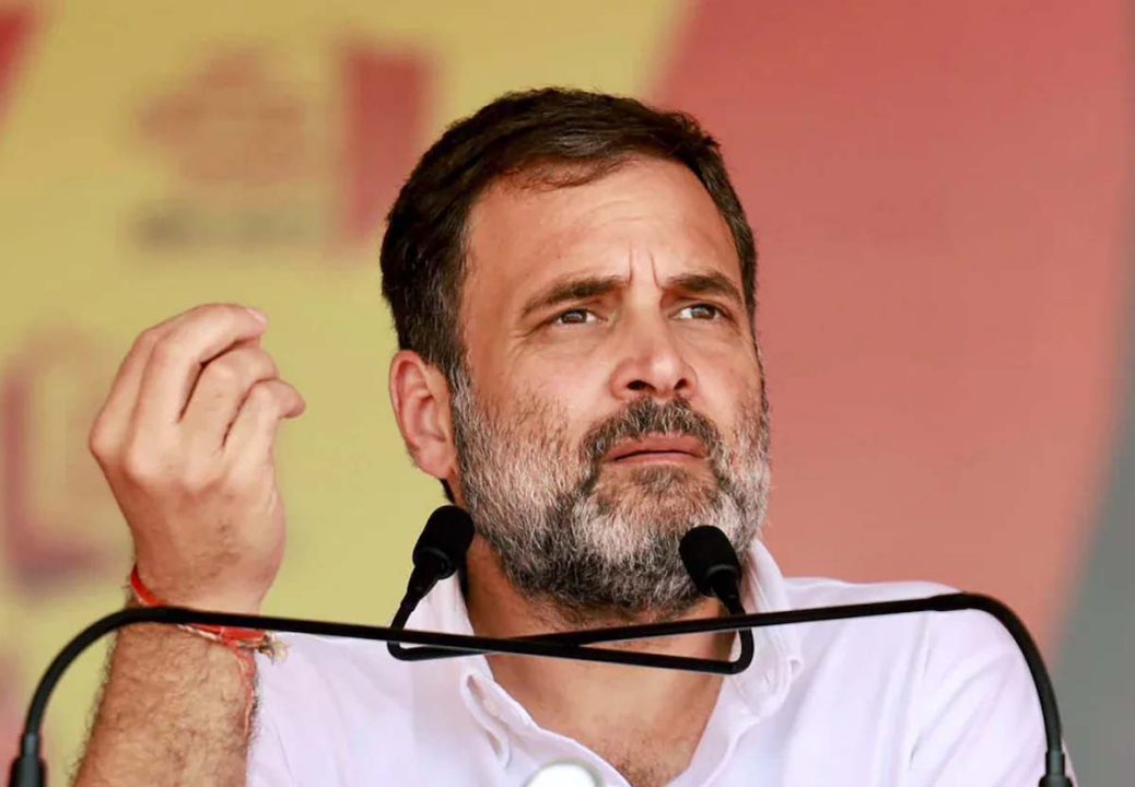 राहुल बोले- महिलाओं को क्या पहनना चाहिए व क्या करना चाहिए, यह आरएसएस करता है तय