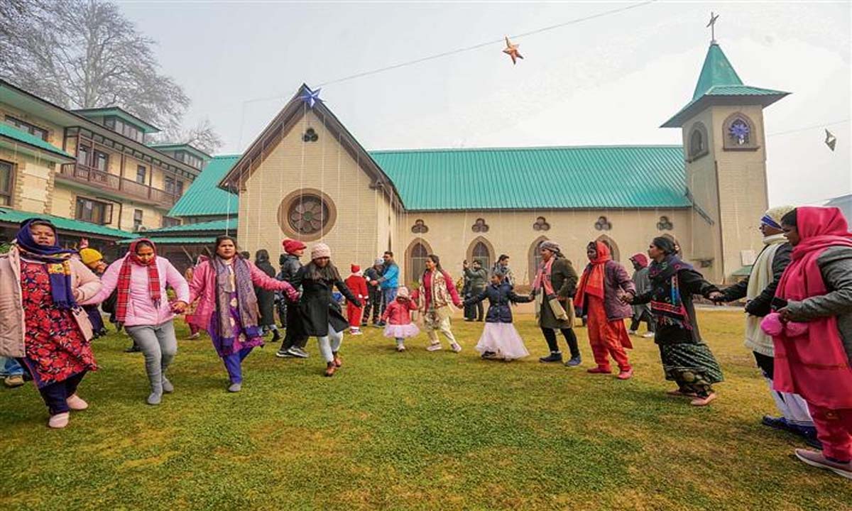 क्रिसमस हर्षोल्लास से मनाया गया