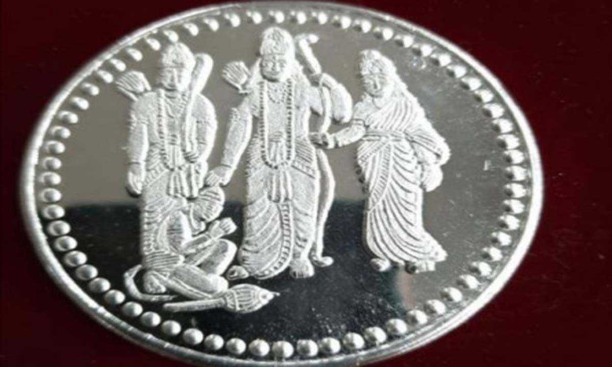 चांदी के सिक्का का करें पूजा, नहीं होगी धन की कमी