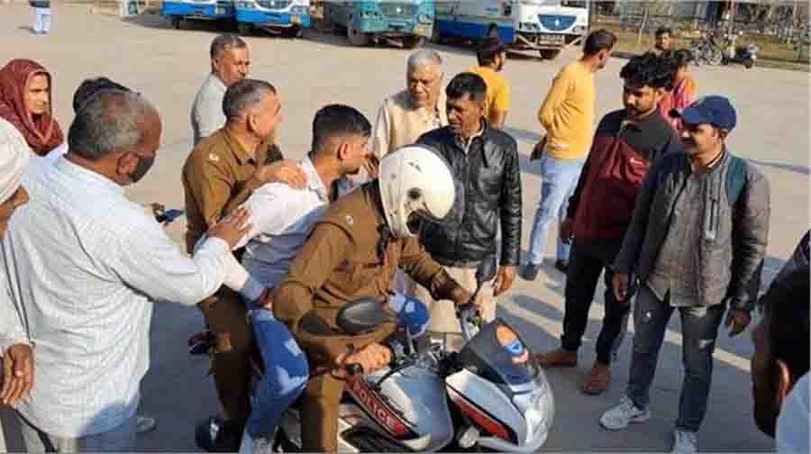 युवक पर लड़की का पीछा करने के आरोप