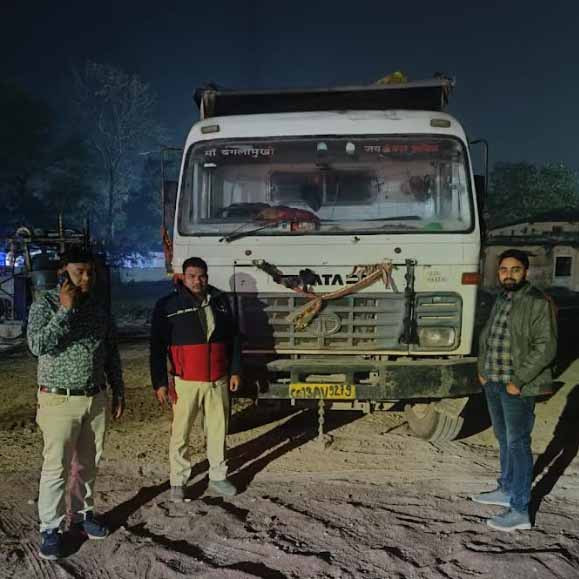 सीएम साय के निर्देश पर खनिज विभाग ने मारा छापा, 2 हाइवा और 3 ट्रैक्टर जब्त