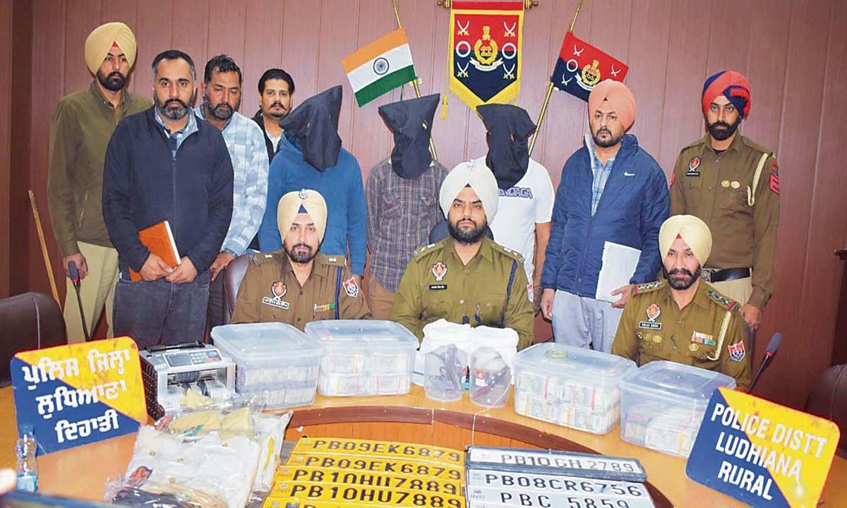 5,400 किलोग्राम चूरापोस्त के साथ तीन गिरफ्तार