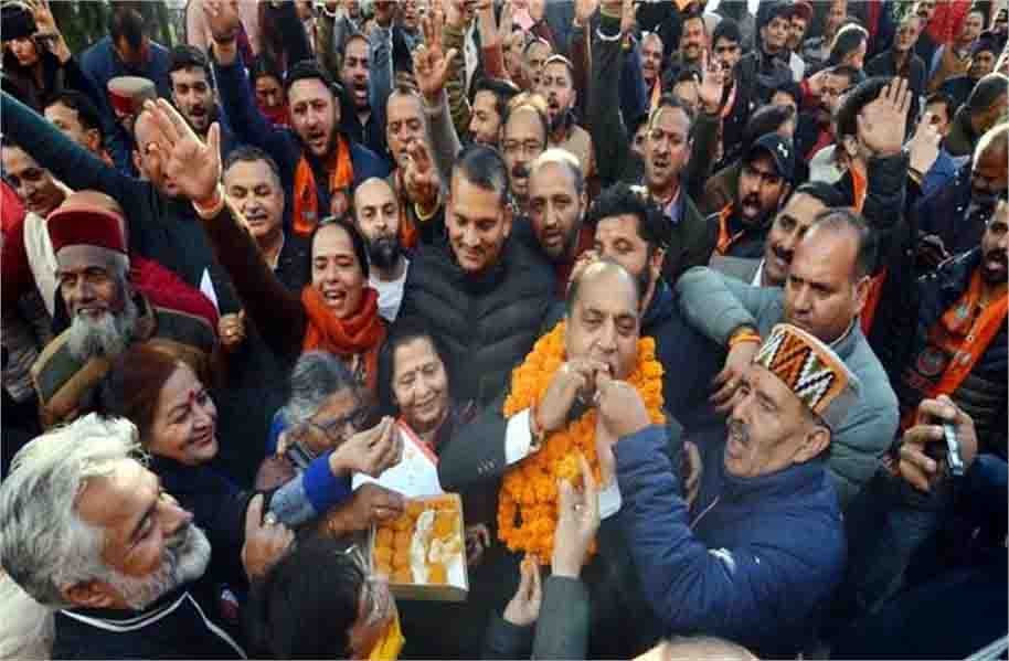 3 राज्यों में जीत का BJP ने शिमला में मनाया जश्न