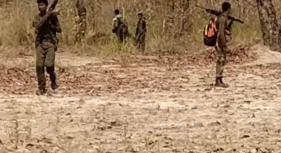 नक्सली चाचा ने किया भतीजे का कत्ल, पुलिस के लिए कर रहा था काम