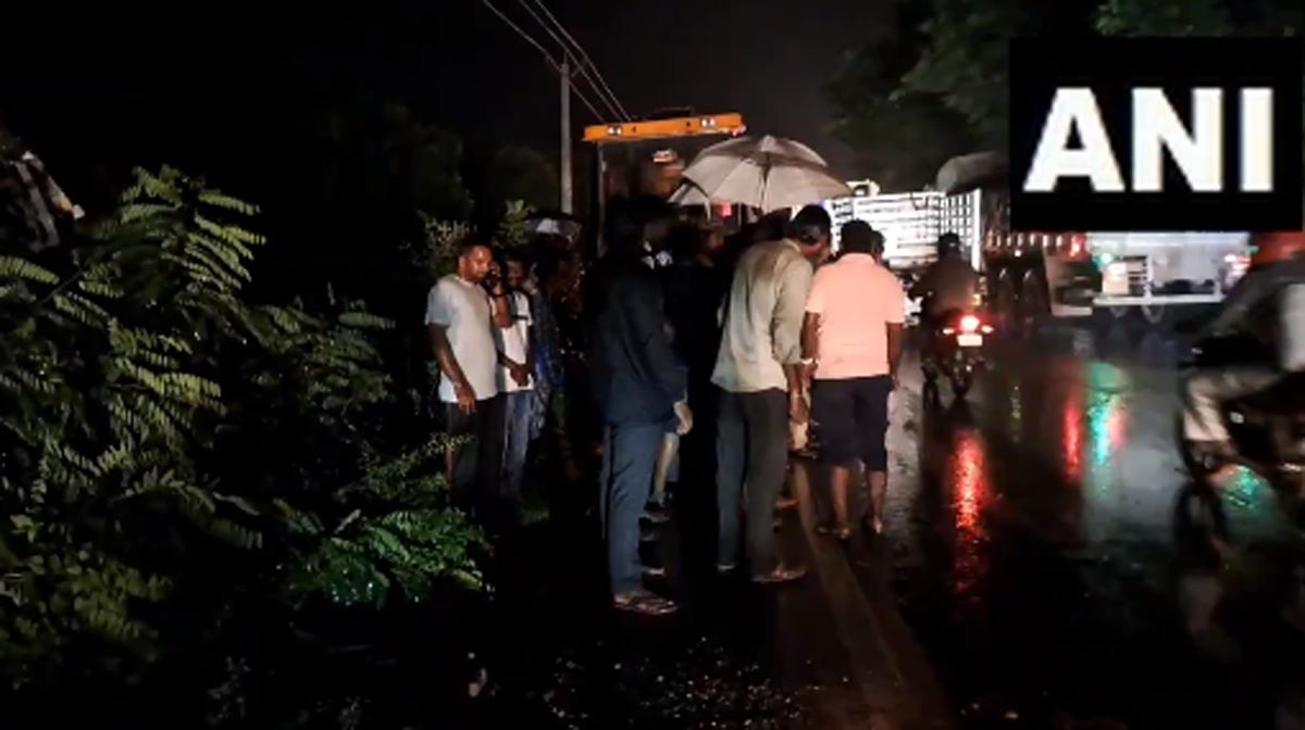 45 यात्रियों से भरी बस खाई में गिरी, वीडियो