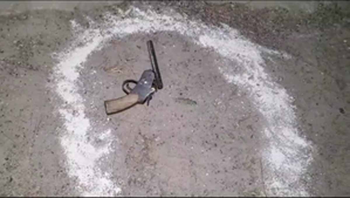 चेकिंग टीम पर बाइक सवार ने किया फायर, मुठभेड़ में गिरफ्तार