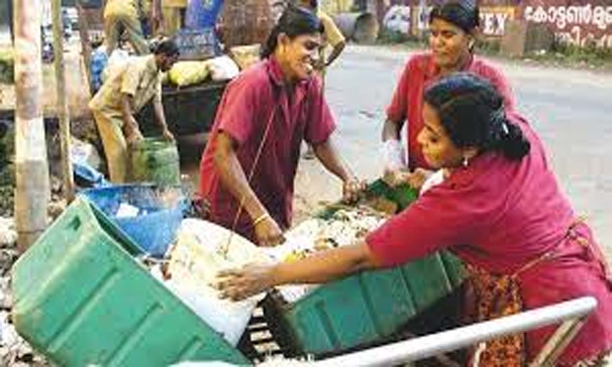 Visakhapatnam: नगर निगम कर्मियों के फिर से काम पर लौटने से विशाखापत्तनम का कचरा संकट समाप्त हो गया