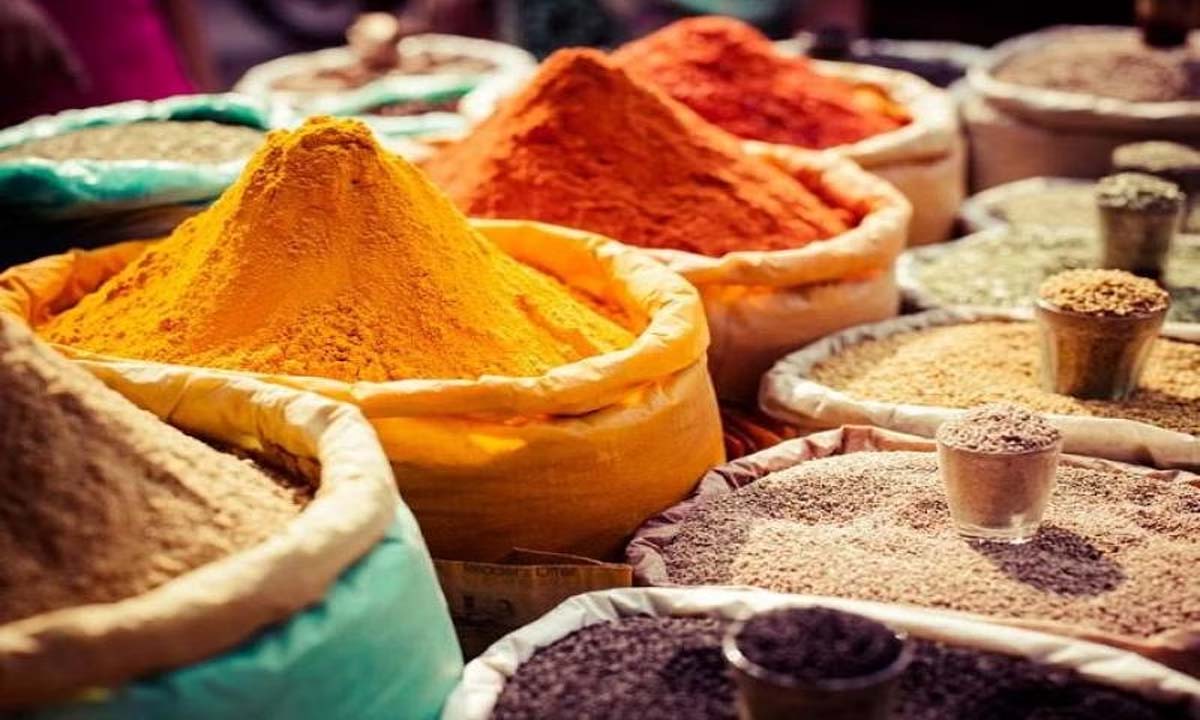 दुकान में लगी आग, लाल मिर्च, हल्दी का स्टॉक जलकर खाक