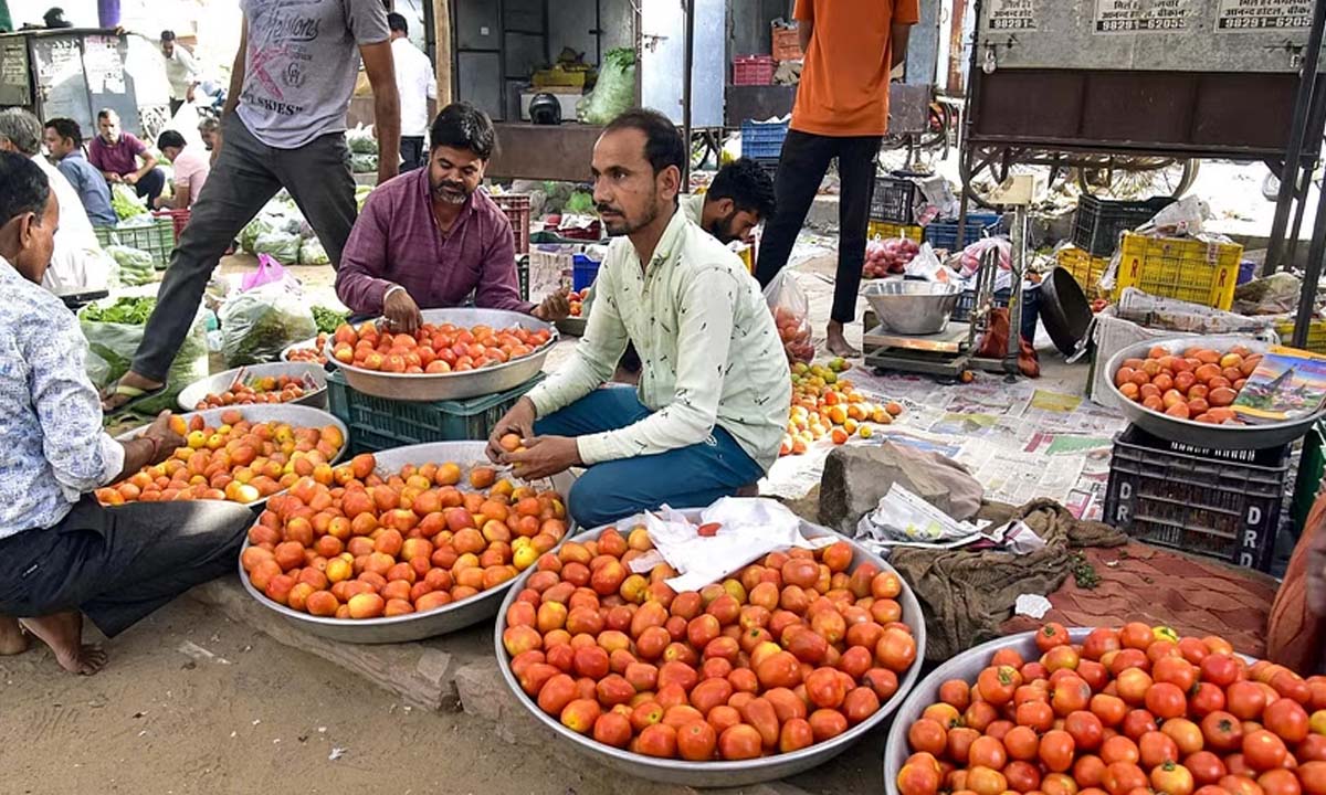 प्याज, टमाटर की कीमतों में गिरावट के कारण दिसंबर में शाकाहारी, गैर-शाकाहारी भोजन की लागत में गिरावट आई