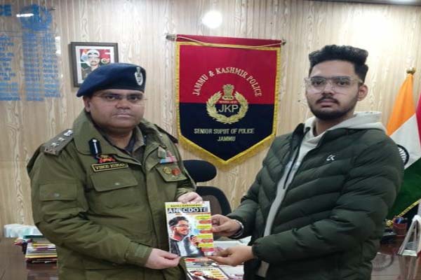 एसएसपी जम्मू ने 'एनीकडोट' पुस्तक का विमोचन किया