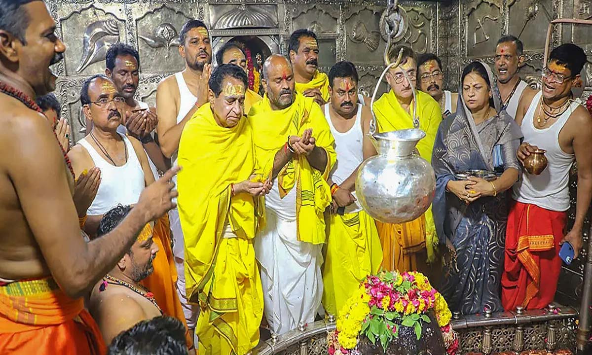 Madhya Pradesh: महाकालेश्वर मंदिर में 8 लाख से अधिक श्रद्धालु आए