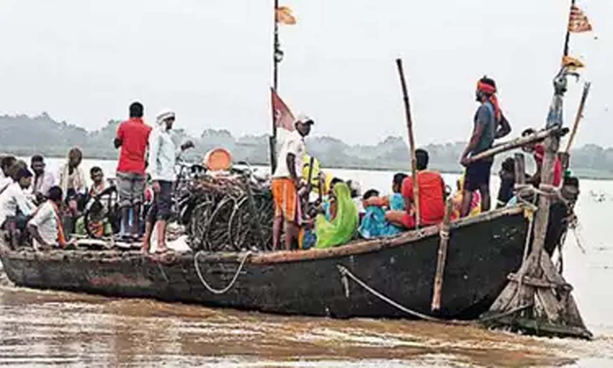कोहरे के कारण हो रही है नौका बाधित