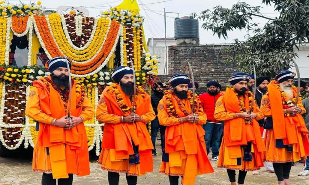 सिम्बल कैंप में सिख संगत द्वारा नगर-कीर्तन निकाला