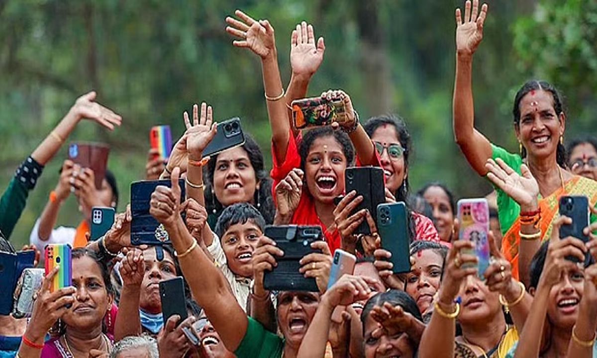 Kerala: रोड शो में उमड़ी भारी भीड़, पीएम की त्रिशूर रैली से बीजेपी कार्यकर्ता उत्साहित