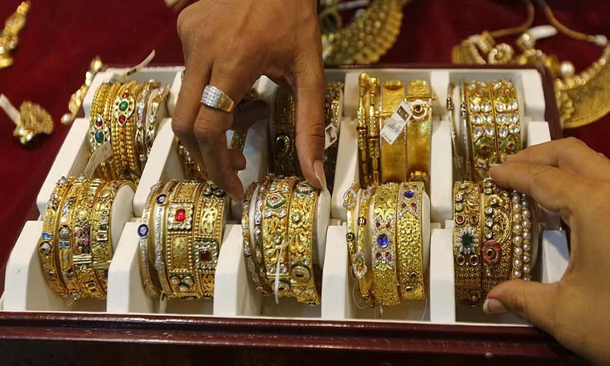 Firozabad: व्यापारी 22 जनवरी को अयोध्या आने वाली महिला श्रद्धालुओं को मुफ्त चूड़ियां बांटेंगे
