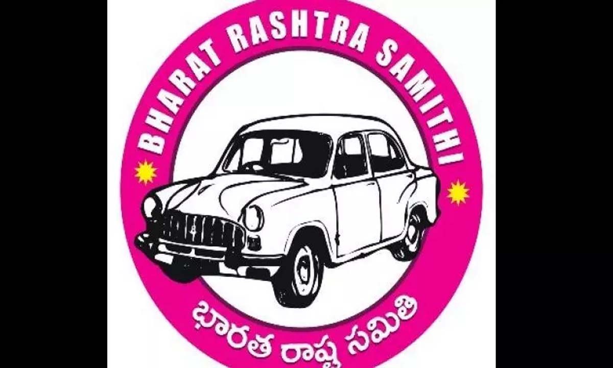 HYDERABAD: अन्य समाचारों में पूर्व बीआरएस मंत्री के आवास तक सड़क बनाने के लिए पहाड़ी इलाके को समतल किया