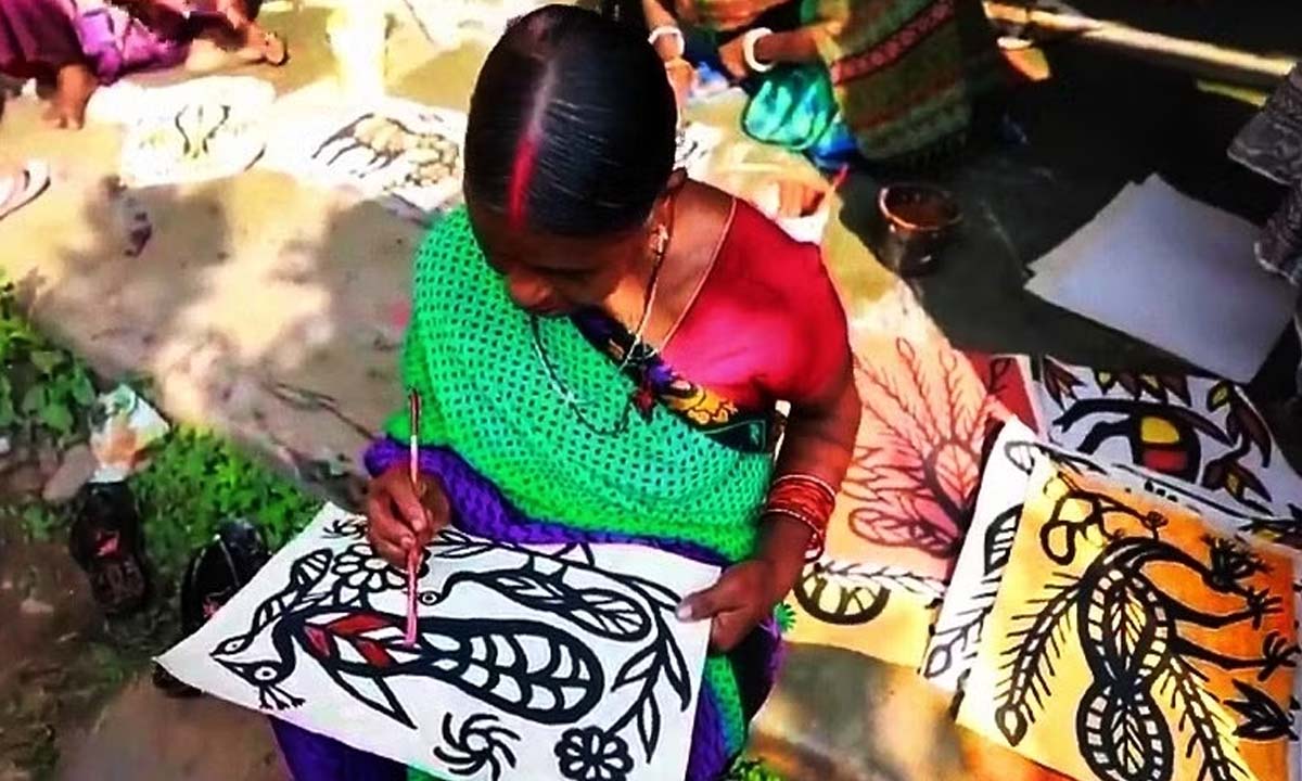 Jharkhand: त्योहार मनाने पर कई आदिवासी परिवारों को 'बहिष्कृत' कर दिया