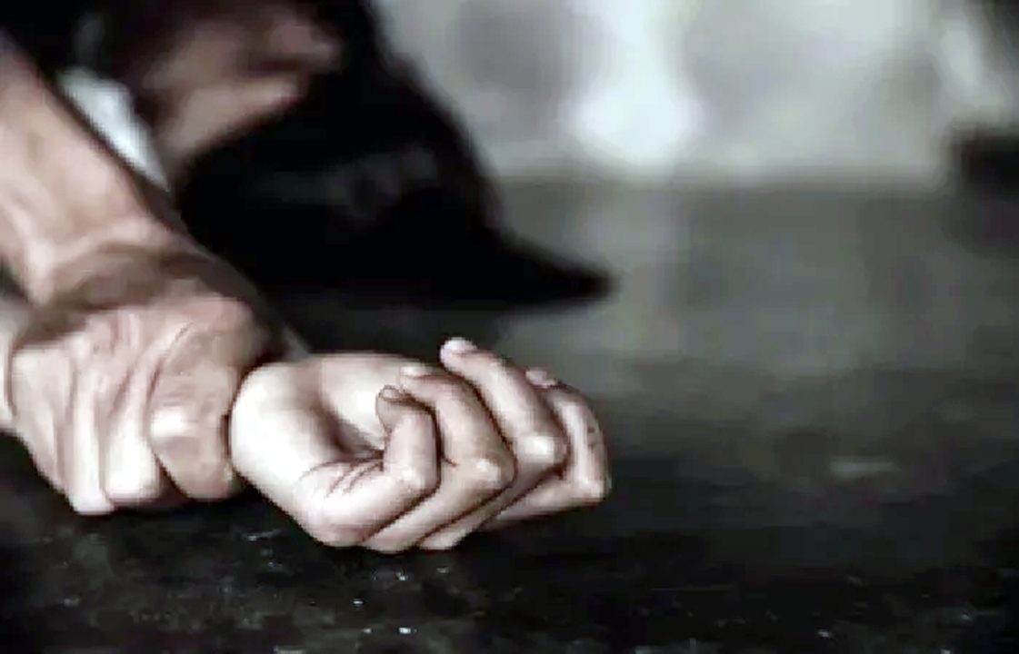 ट्रांसजैंडर से बनी लड़की का कई साल तक करते रहे दुष्कर्म