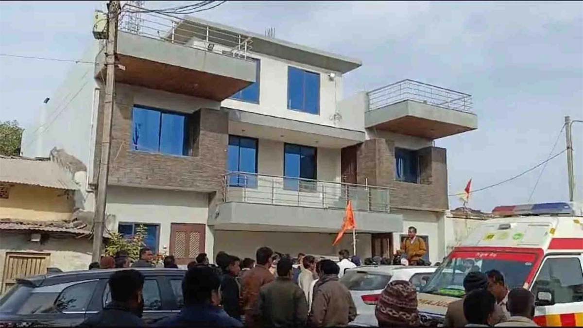 डबल मर्डर ब्रेकिंग: बीजेपी नेता और पत्नी की हत्या, घटनास्थल पर SP और एफएसएल की टीम