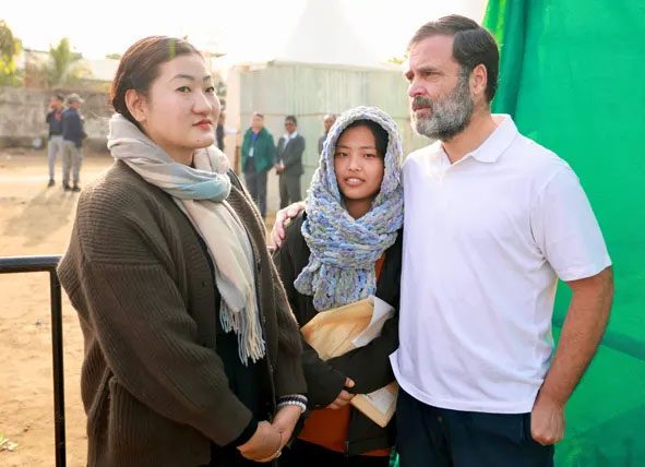 Arunachal : गांधी उस महिला से मिले जिसके ससुर का चीन की पीएलए ने 'अपहरण' कर लिया था