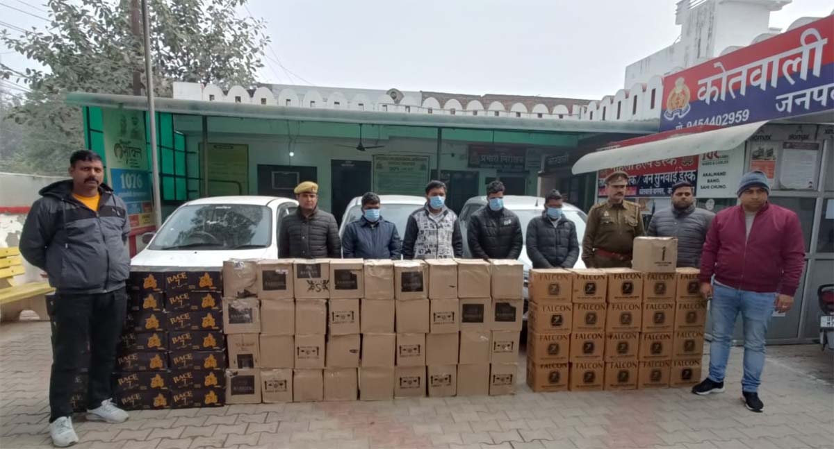 पुलिस ने चार शराब तस्करों को किया गिरफ्तार, 2.50 लाख की अवैध शराब बरामद