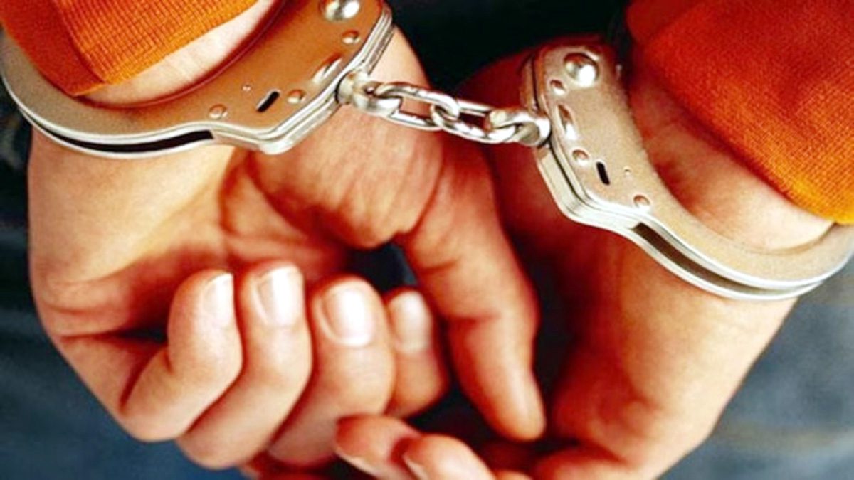 पुलिस ने चार शराब तस्करों को किया गिरफ्तार