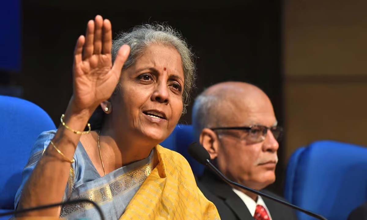 तमिलनाडु में दमन गाथा जारी, निर्मला सीतारमण का आरोप, डीएमके सरकार हिंदू विरोधी