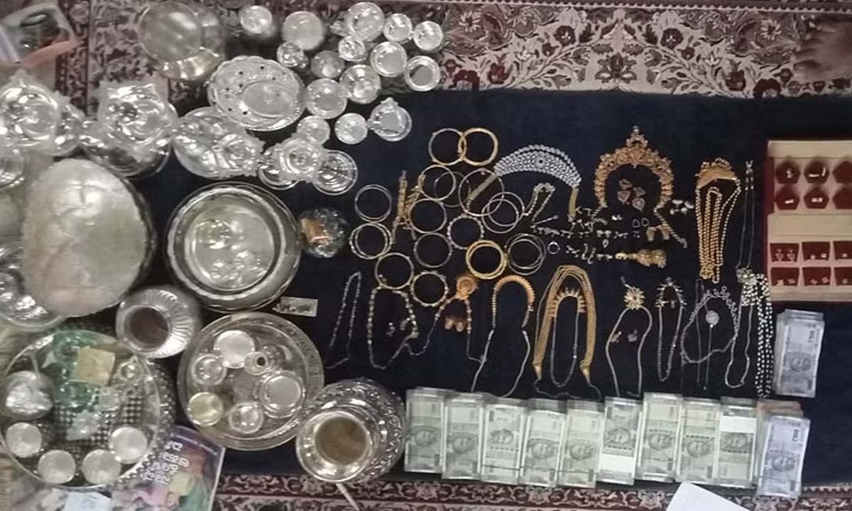 आय से अधिक संपत्ति के मामले में लोकायुक्त द्वारा मारे गए छह लोगों में बेसकॉम के अधिकारी भी शामिल