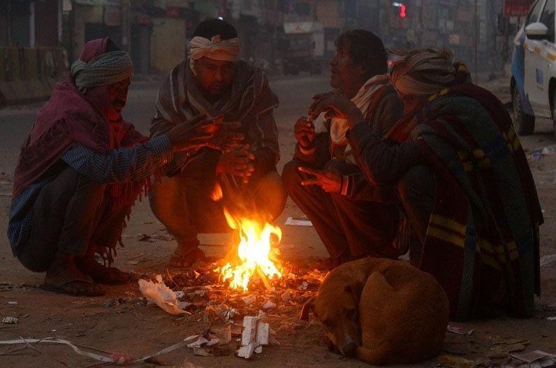 Jharkhand : झारखंड में सर्दीली हवाओं ने कनकनी बढ़ाई, रांची के कांके में न्यूनतम तापमान 2.5 डिग्री दर्ज किया गया