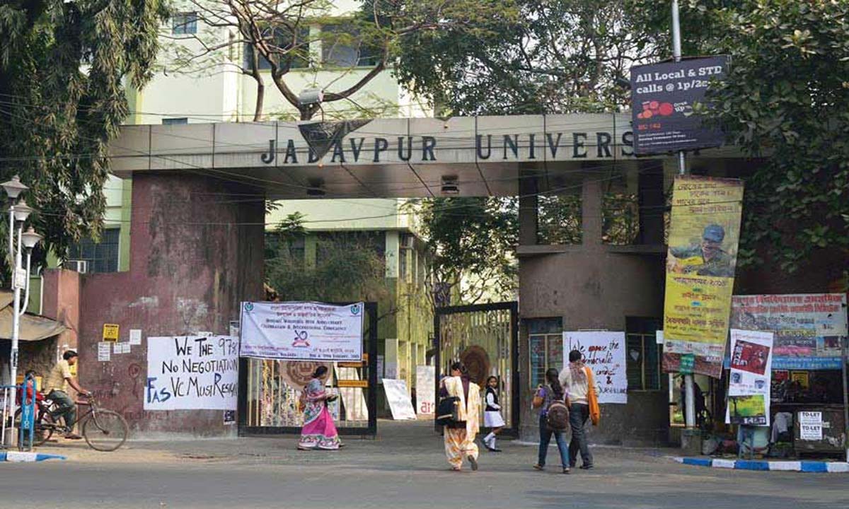 Calcutta: जादवपुर विश्वविद्यालय के कुलपति विवाद पर छात्रों और शिक्षकों ने आंदोलन की चेतावनी दी