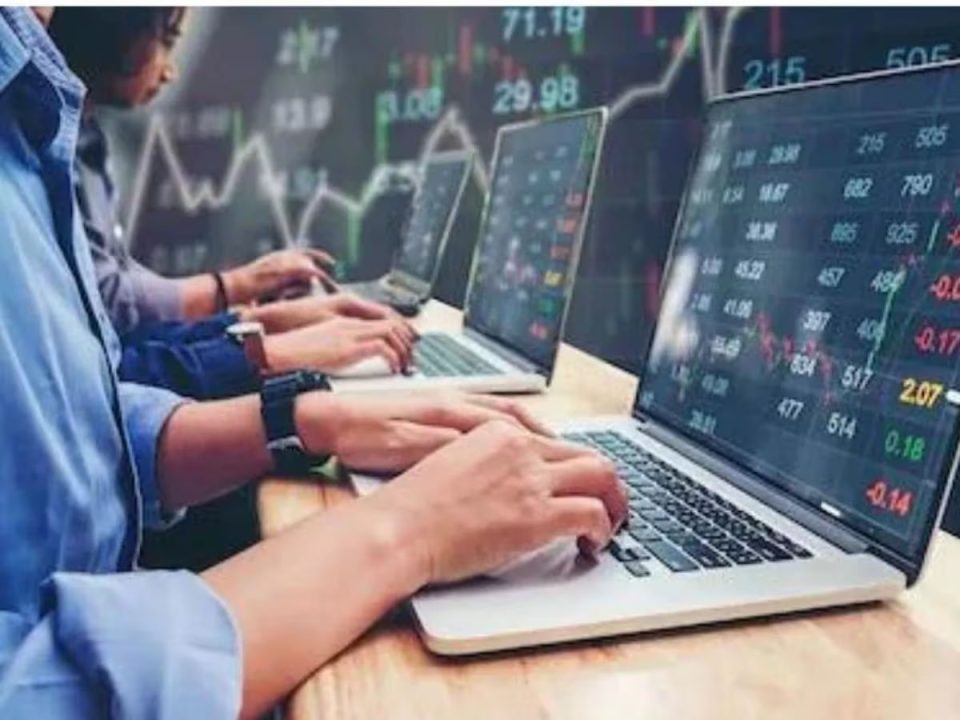 Business : अब टुकड़ों में बंट जाएगा स्टॉक, 6 महीने में पैसा डबल, शुक्रवार को शेयरों में 10% का अपर सर्किट लगा