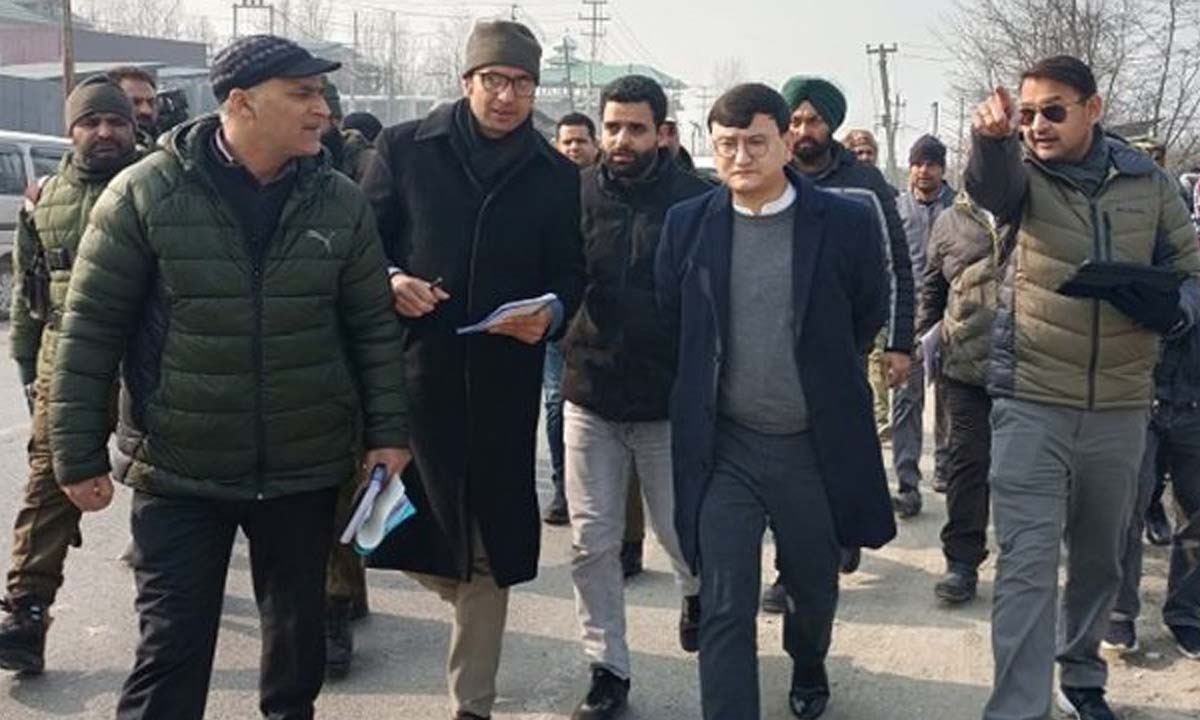 डीडीसी ने श्रीनगर-बारामूला NH1 4-लेन विस्तार कार्य की समीक्षा की