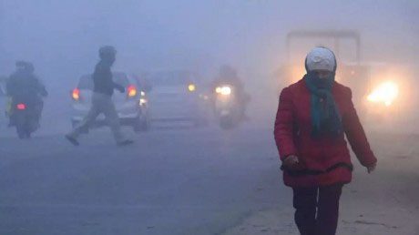 Delhi : पूरे उत्तर भारत में घना कोहरा छाया रहा, दिल्ली में मौसम का न्यूनतम तापमान 3.6 डिग्री दर्ज किया गया