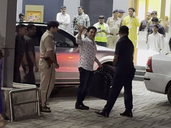 Sports : रामलला के 'प्राण प्रतिष्ठा' समारोह के लिए सचिन तेंदुलकर अयोध्या रवाना